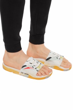 Klapki ‘rs torsion adilette’, zdjęcie 2 Klapki ‘rs torsion adilette’ od ADIDAS by Raf Simons